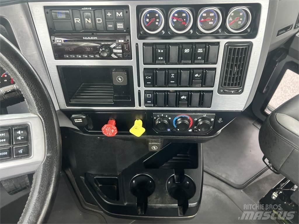 Mack AN64T 牵引车