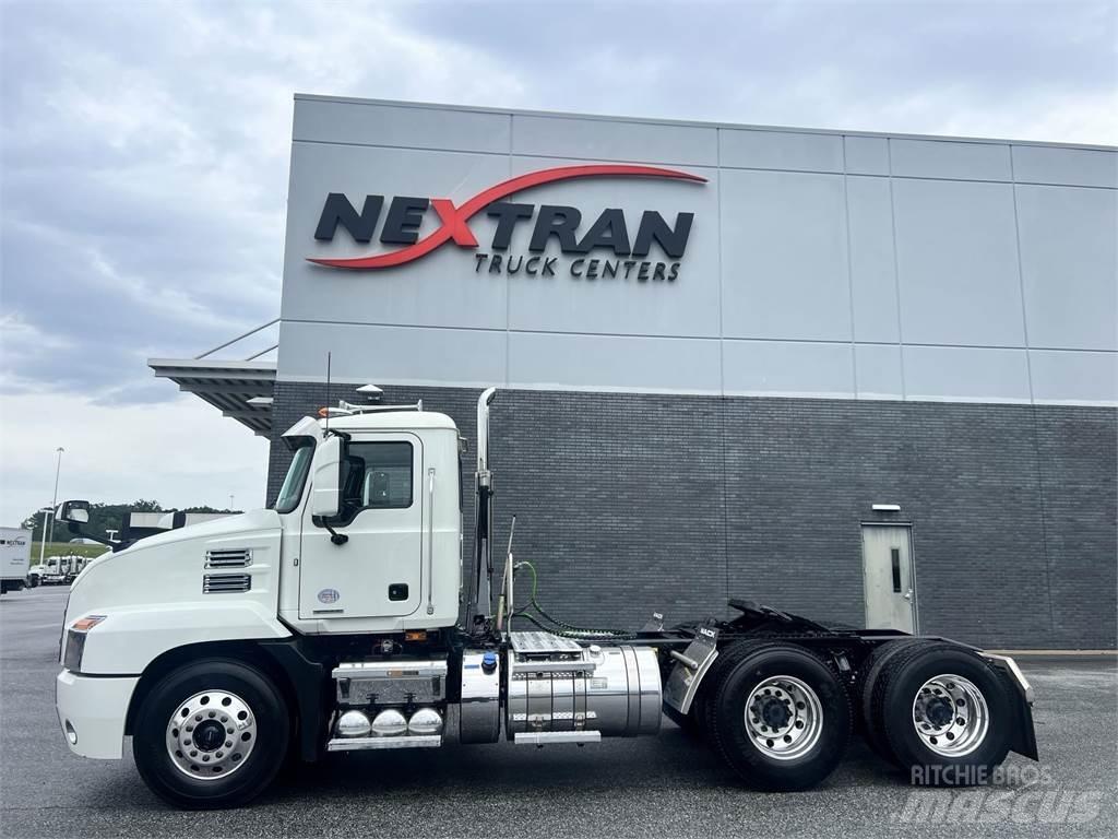 Mack AN64T 牵引车