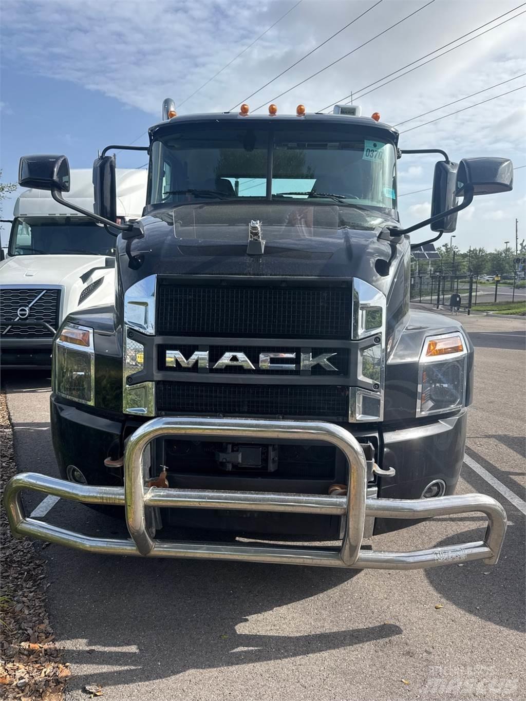 Mack AN64T 牵引车