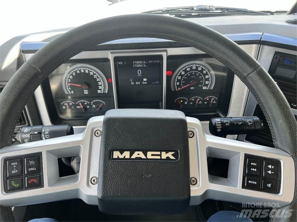 Mack AN64T 牵引车