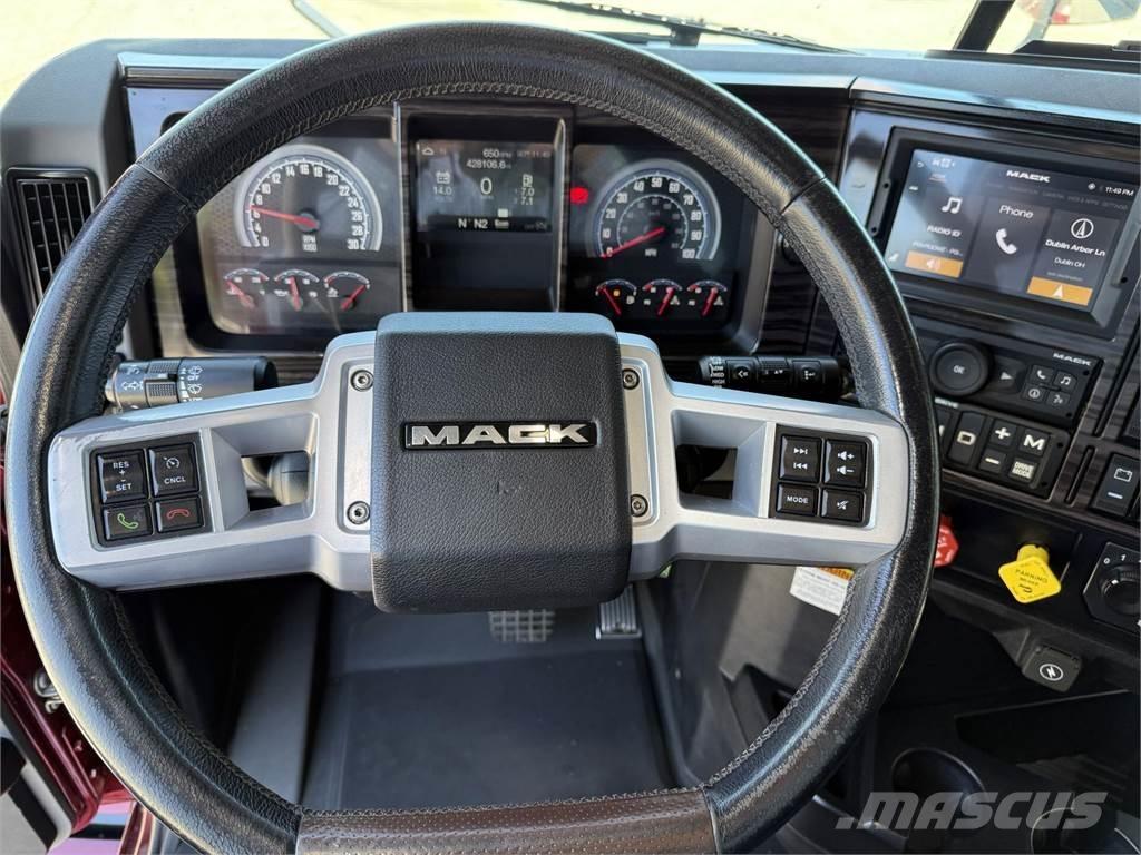 Mack AN64T 牵引车