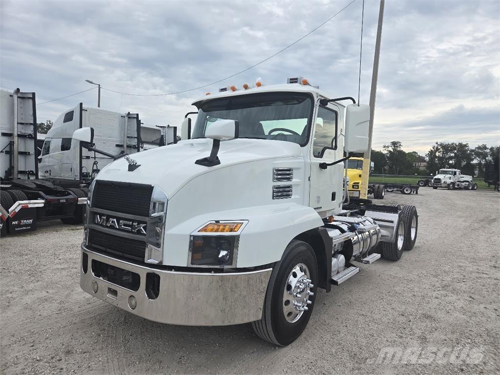 Mack AN64T 牵引车