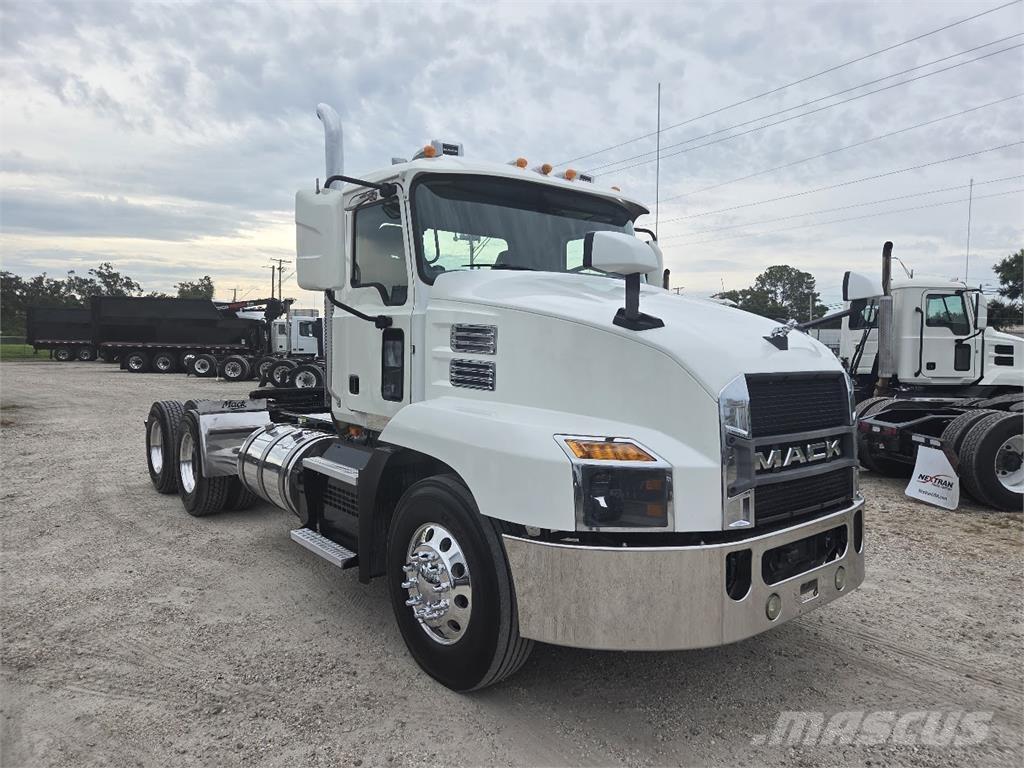 Mack AN64T 牵引车