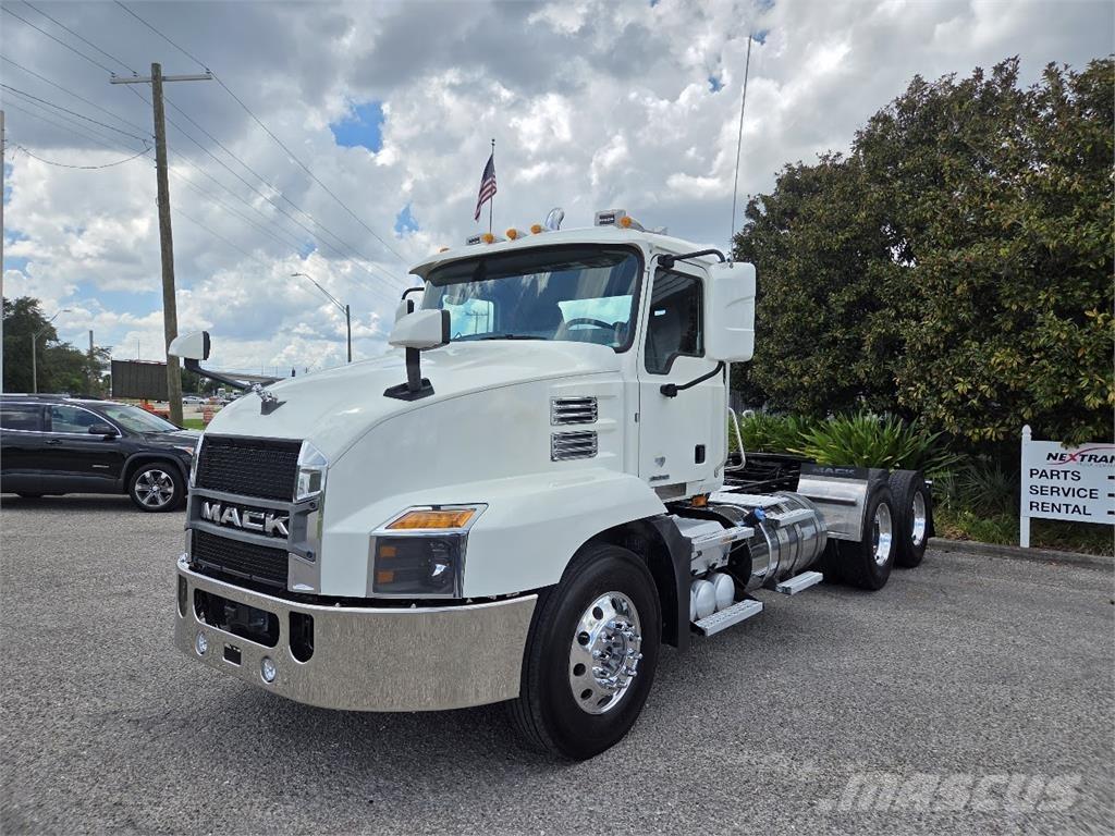 Mack AN64T 牵引车