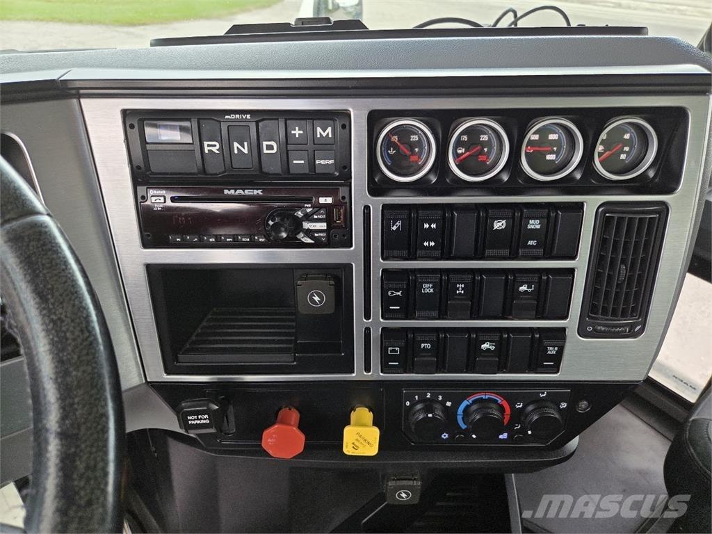Mack AN64T 牵引车