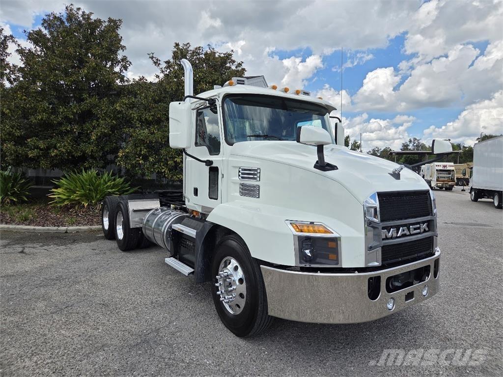 Mack AN64T 牵引车