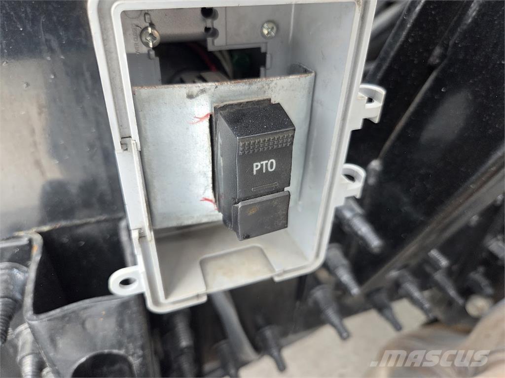 Mack AN64T 牵引车