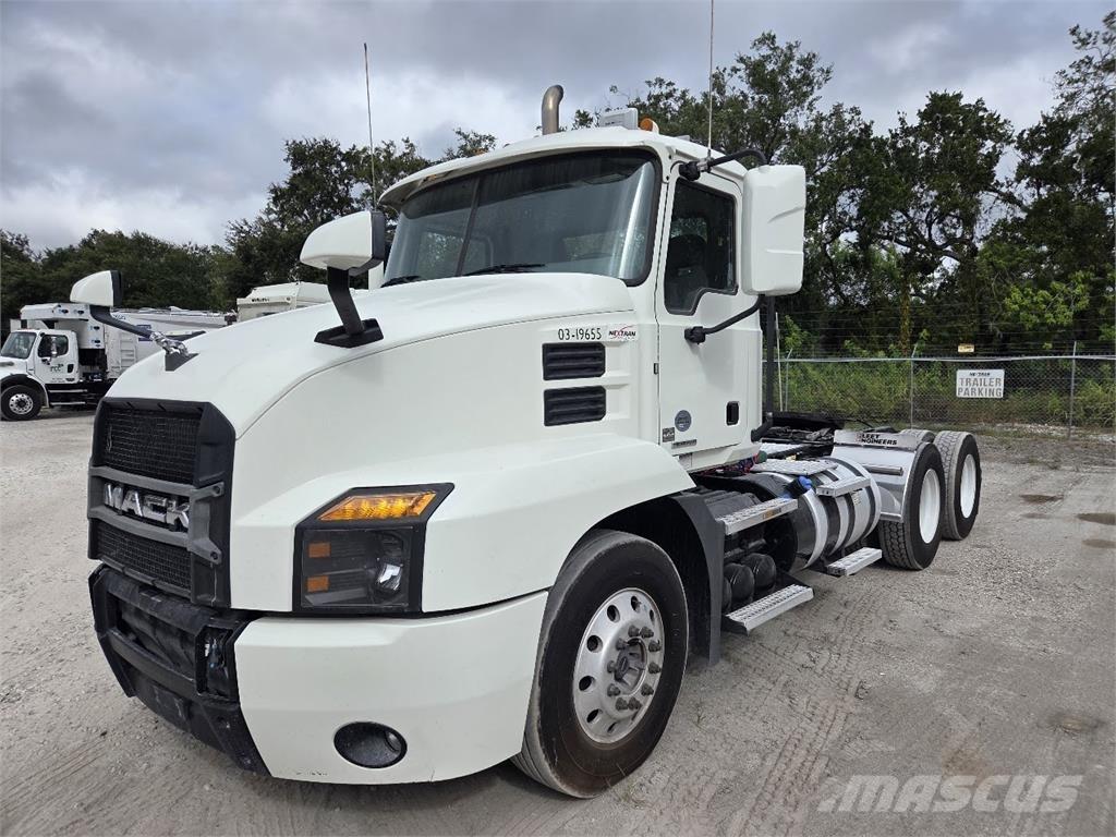 Mack AN64T 牵引车