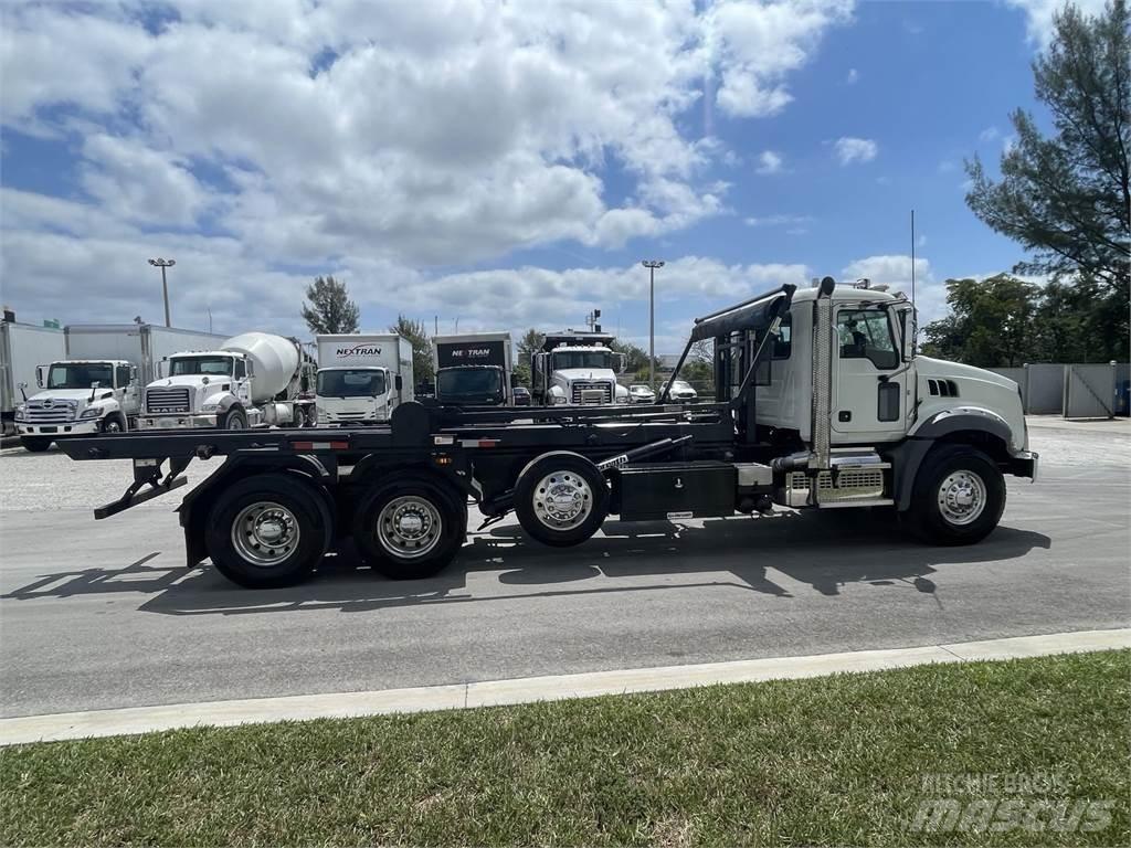Mack GR64B 牵引车