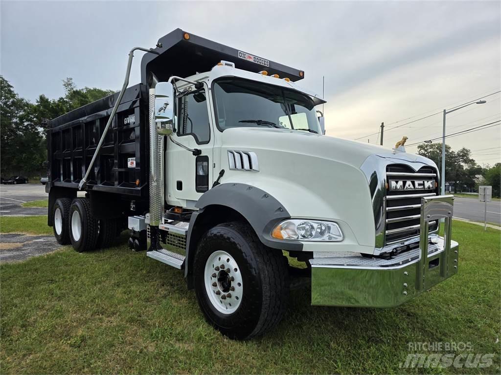 Mack GR64B 自卸式货车