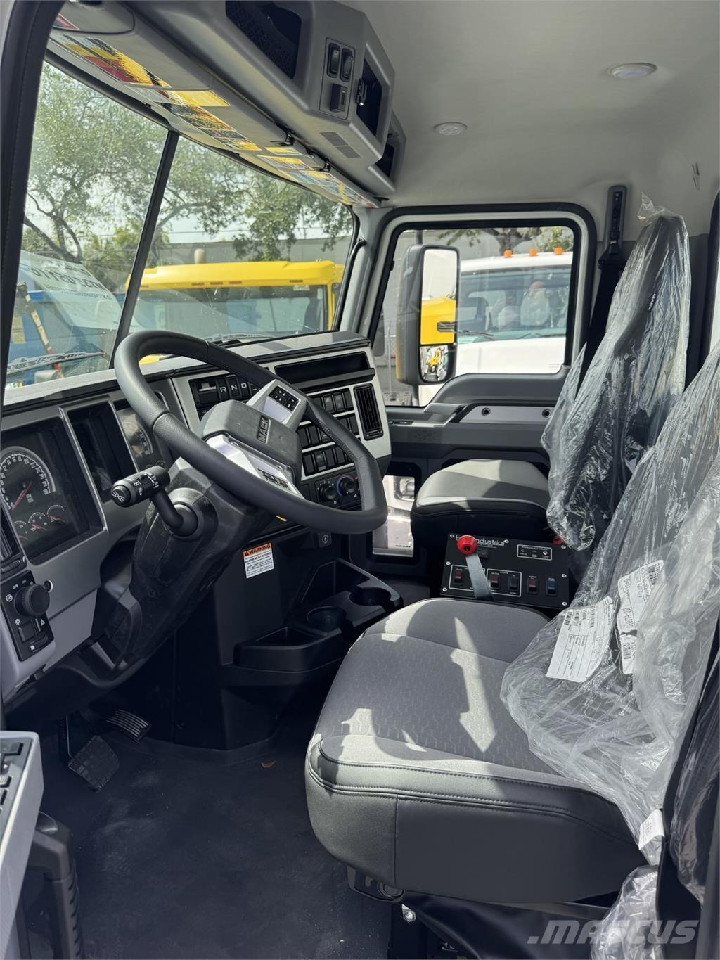 Mack GR64B 混凝土搅拌车