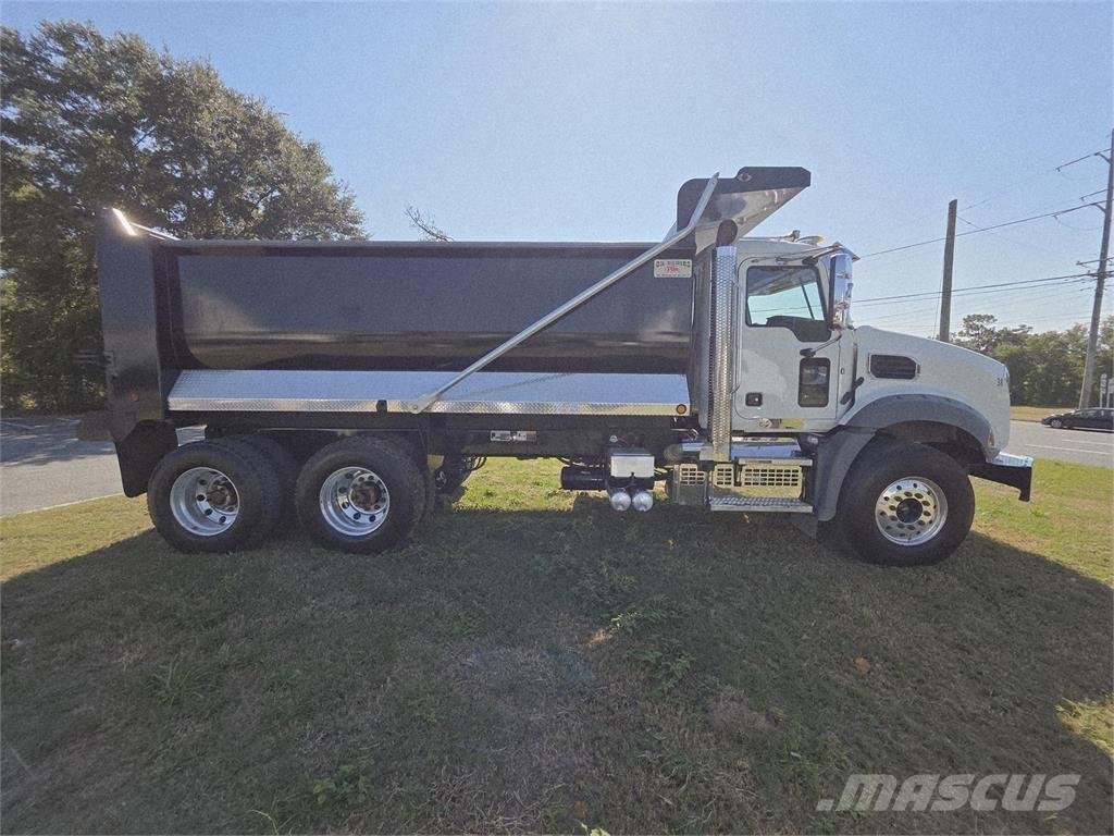 Mack GR64B 自卸式货车