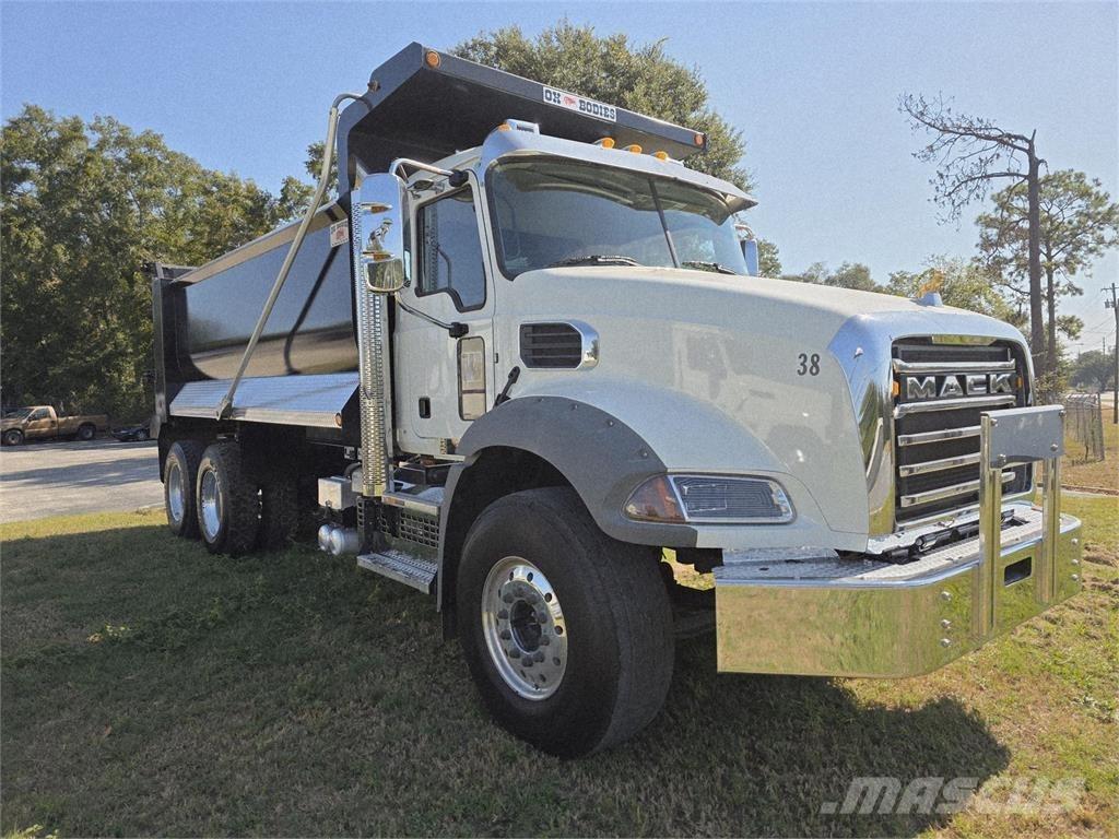 Mack GR64B 自卸式货车