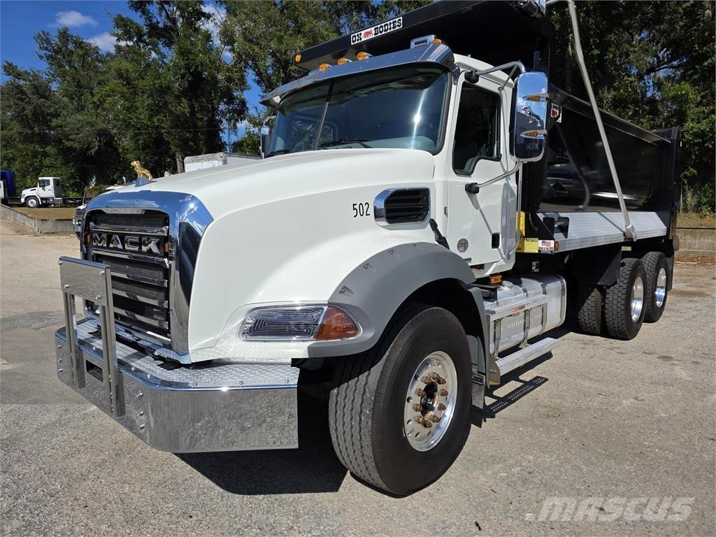Mack GR64B 自卸式货车