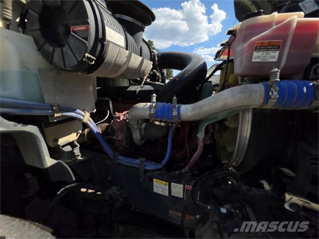 Mack GR64B 自卸式货车