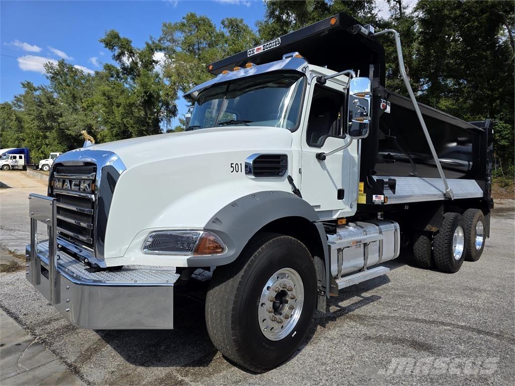 Mack GR64B 自卸式货车