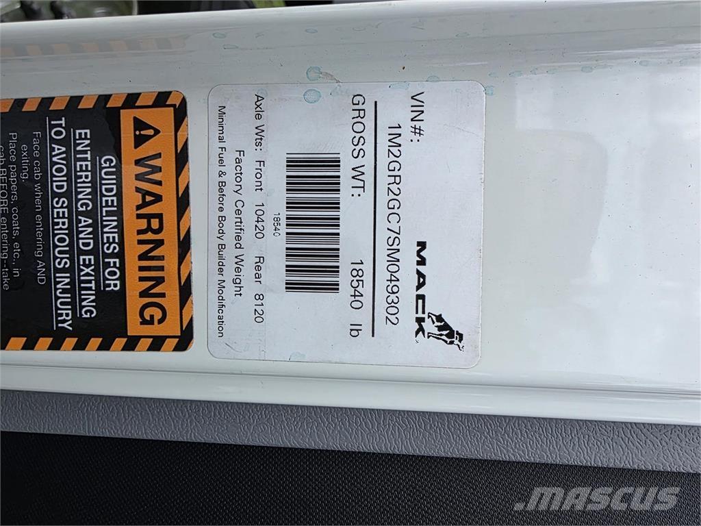 Mack GR64BR 自卸式货车