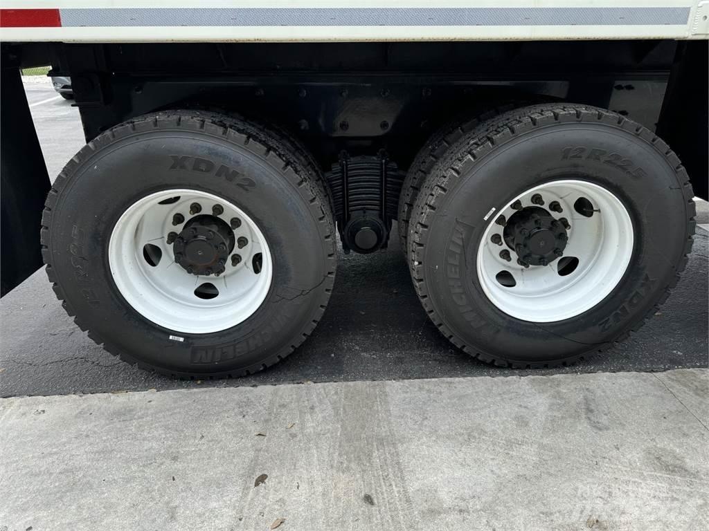 Mack GR64BRX 自卸式货车