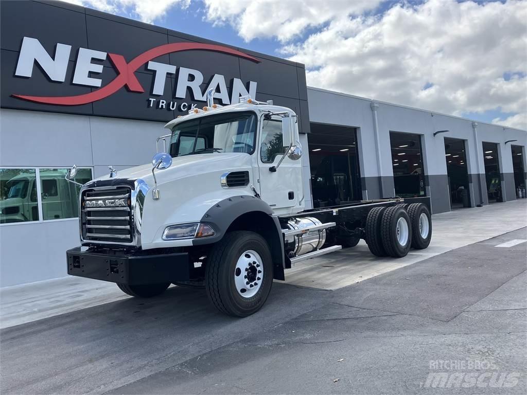 Mack GR64BX 自卸式货车