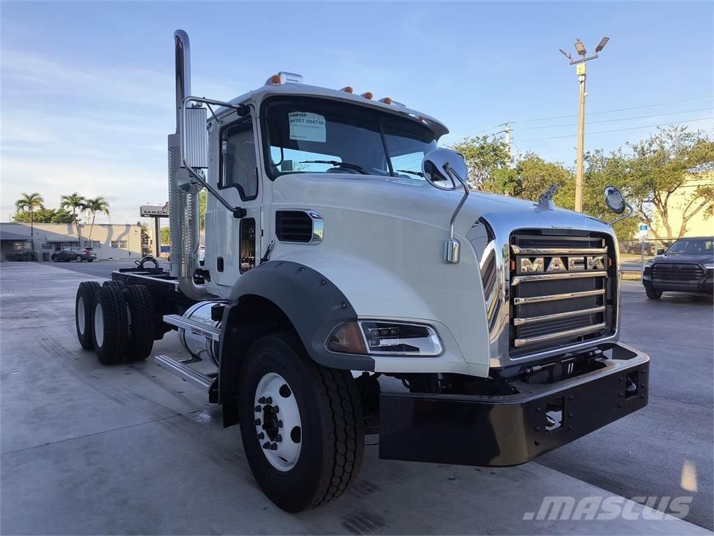 Mack GR64BX 自卸式货车