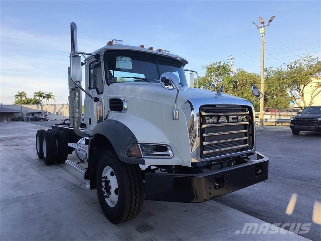 Mack GR64BX 自卸式货车