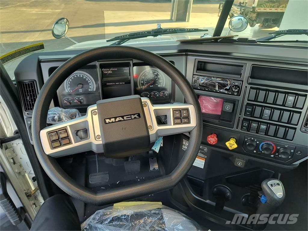 Mack GR64BX 自卸式货车