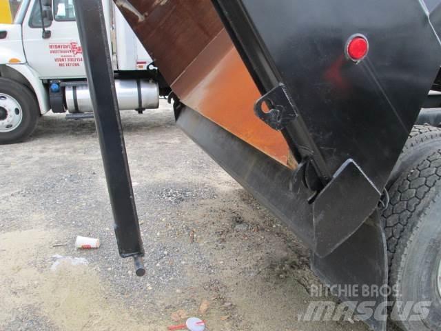 Mack GR64F 自卸式货车