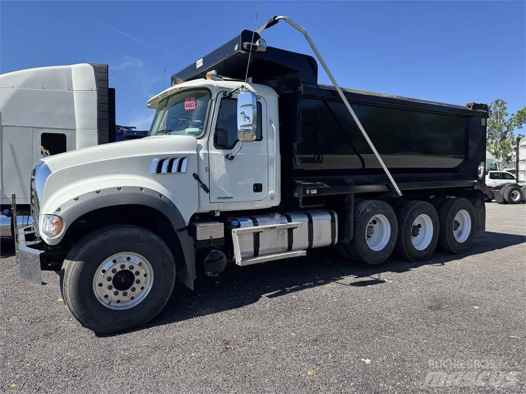 Mack GR64F 自卸式货车