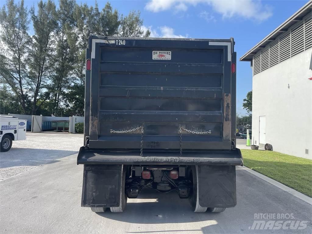 Mack GR64F 自卸式货车