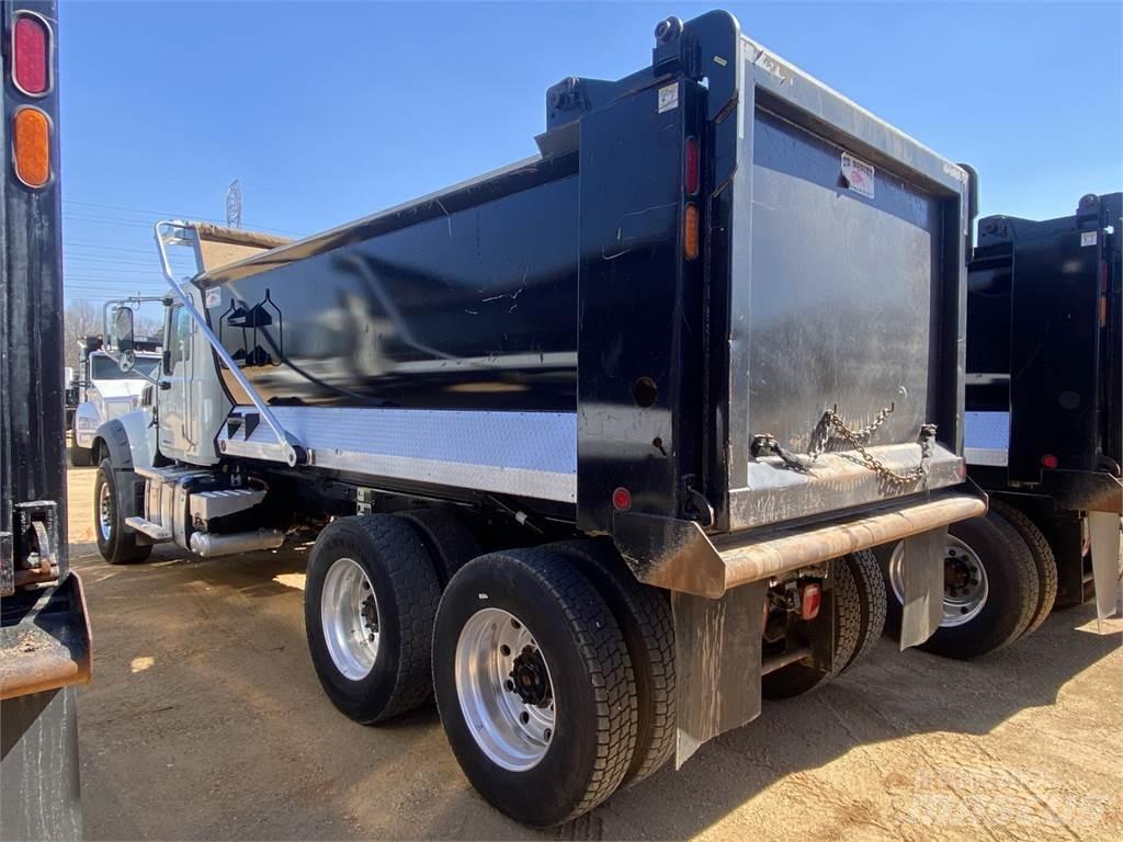 Mack GR64F 自卸式货车