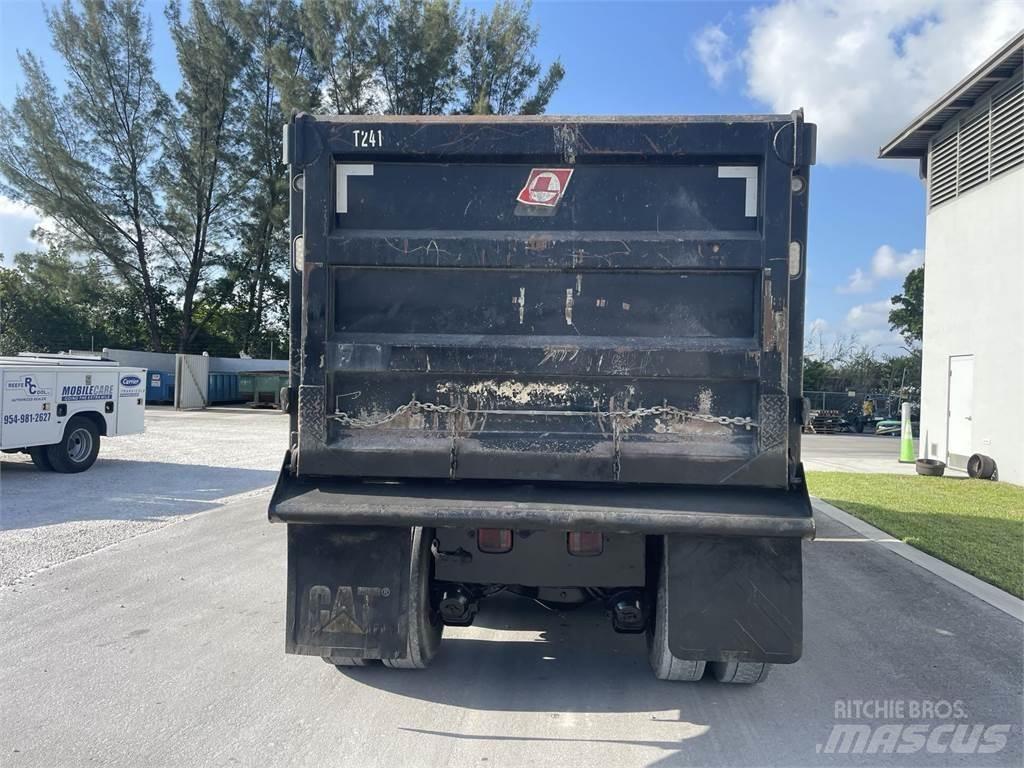 Mack GR64F 自卸式货车