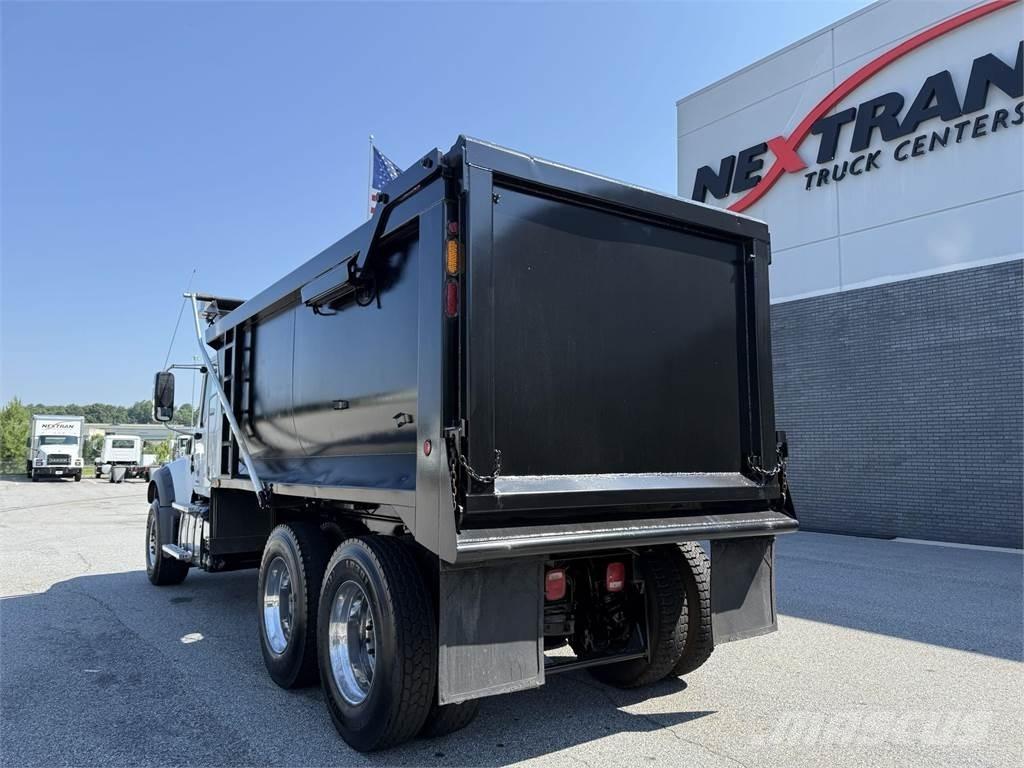 Mack GR64F 自卸式货车