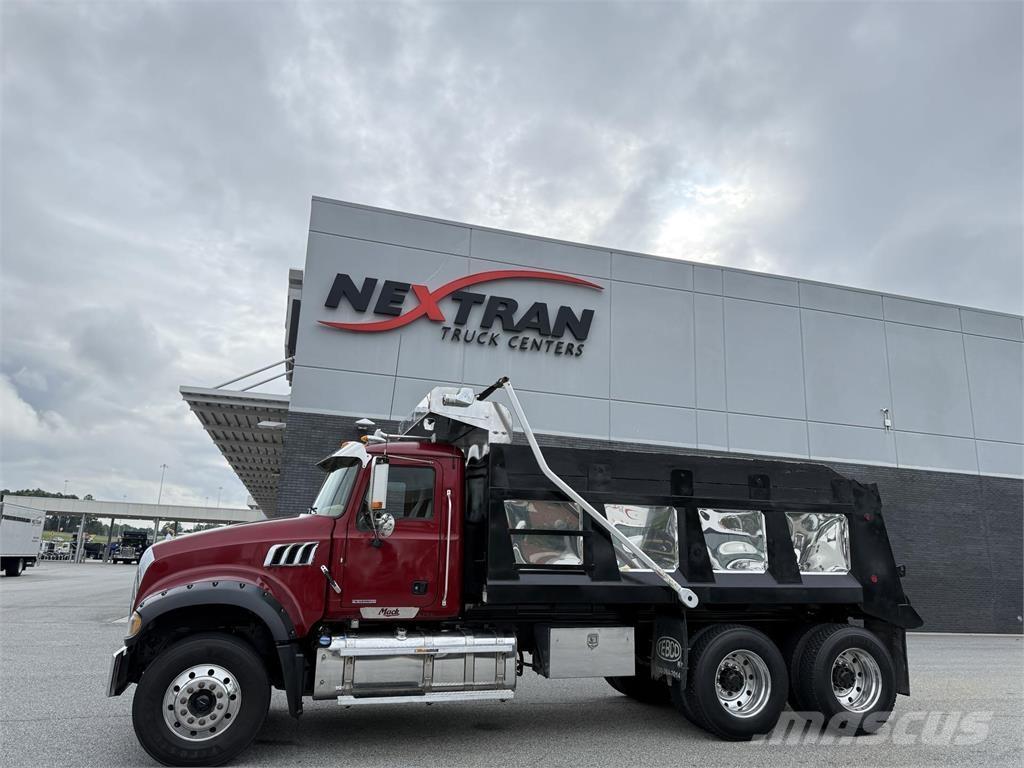 Mack GR64F 自卸式货车