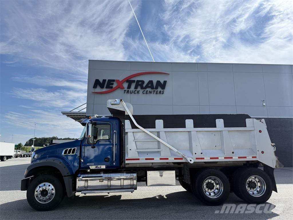 Mack GR64F 自卸式货车