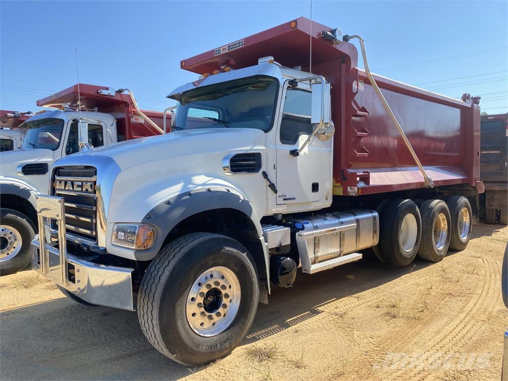 Mack GR64F 自卸式货车