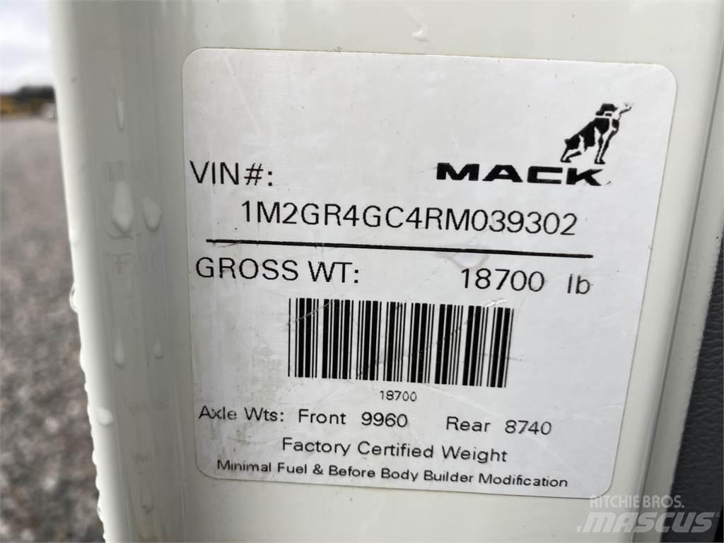 Mack GR64FR 自卸式货车