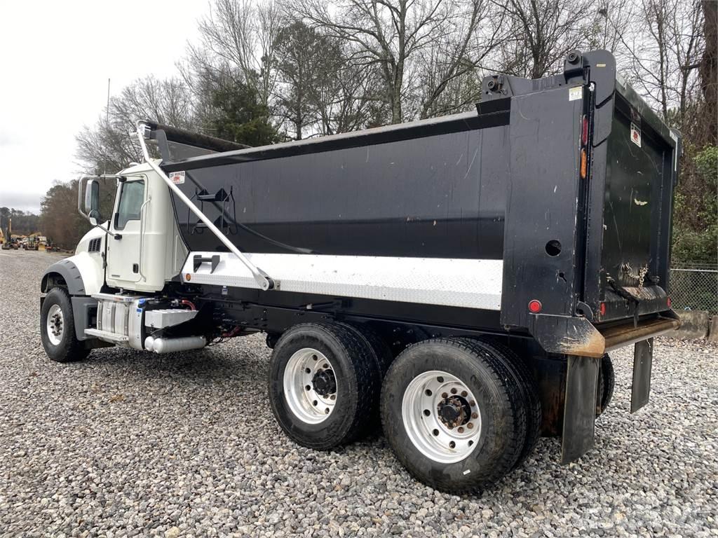 Mack GR64FR 自卸式货车