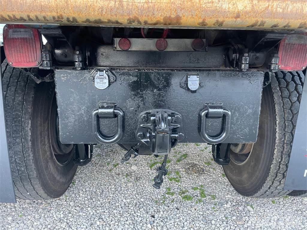 Mack GR64FR 自卸式货车