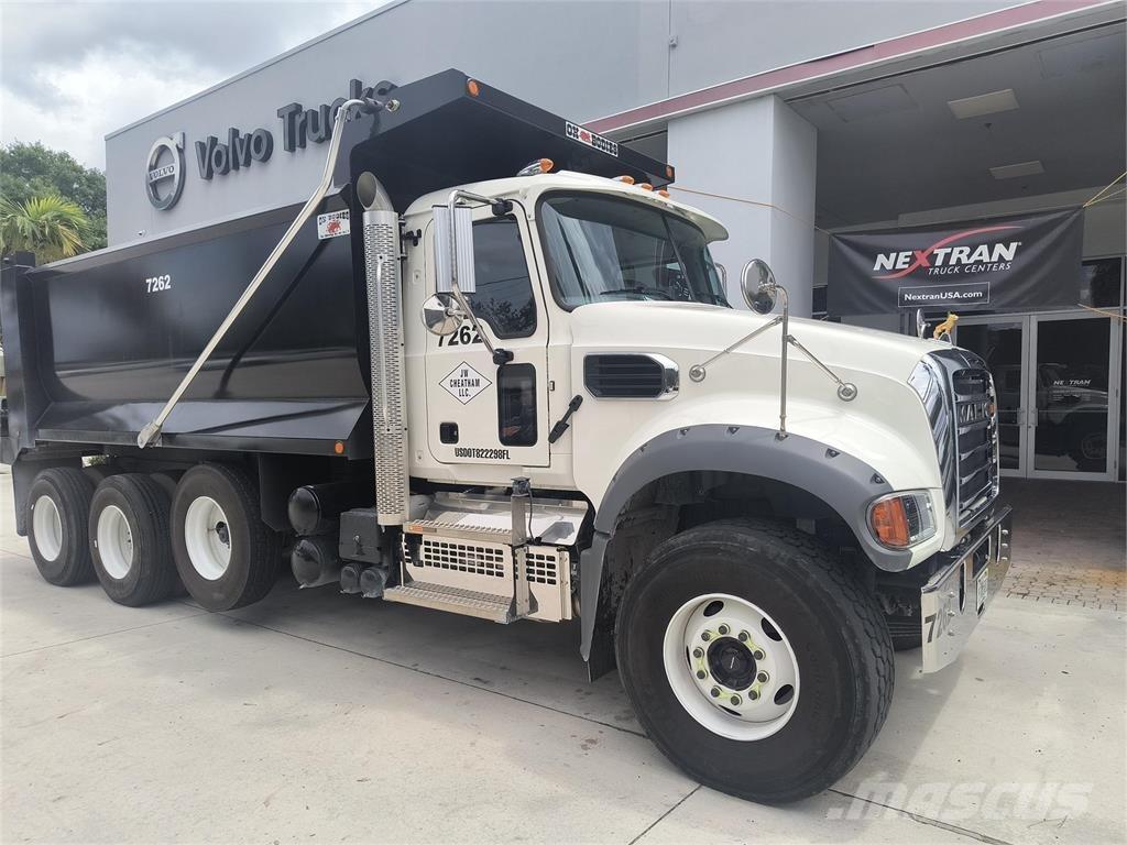 Mack GR64FR 自卸式货车