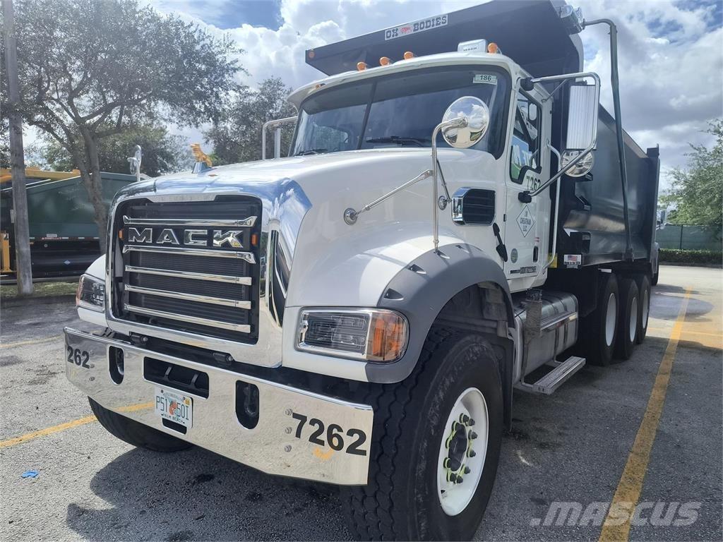 Mack GR64FR 自卸式货车