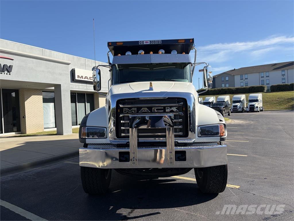 Mack GR64FR 自卸式货车