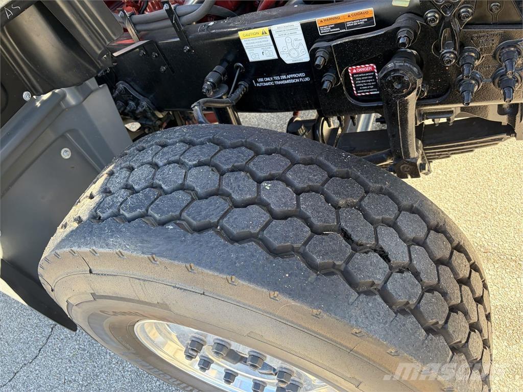 Mack GR64FR 混凝土搅拌车