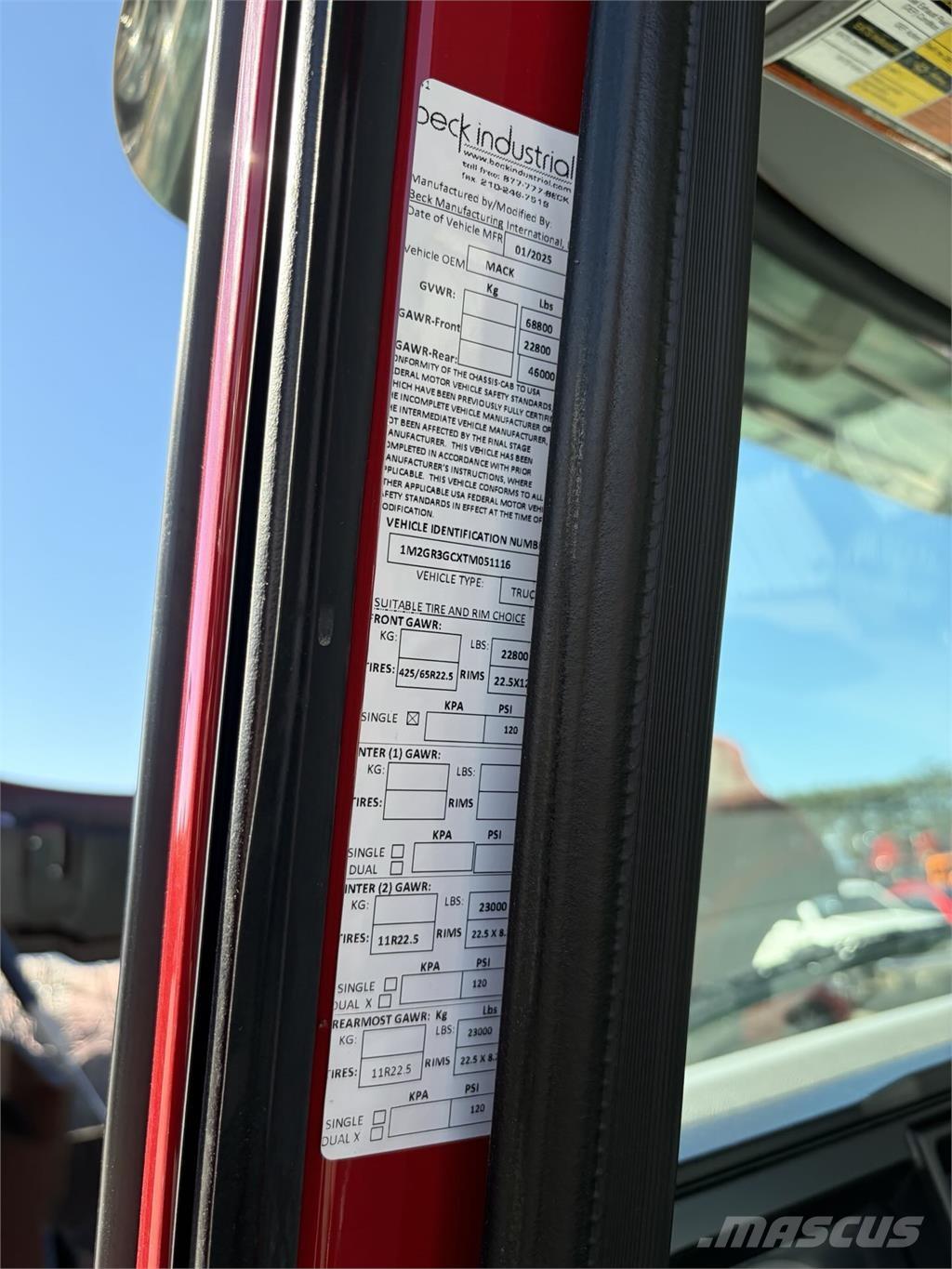 Mack GR64FR 混凝土搅拌车