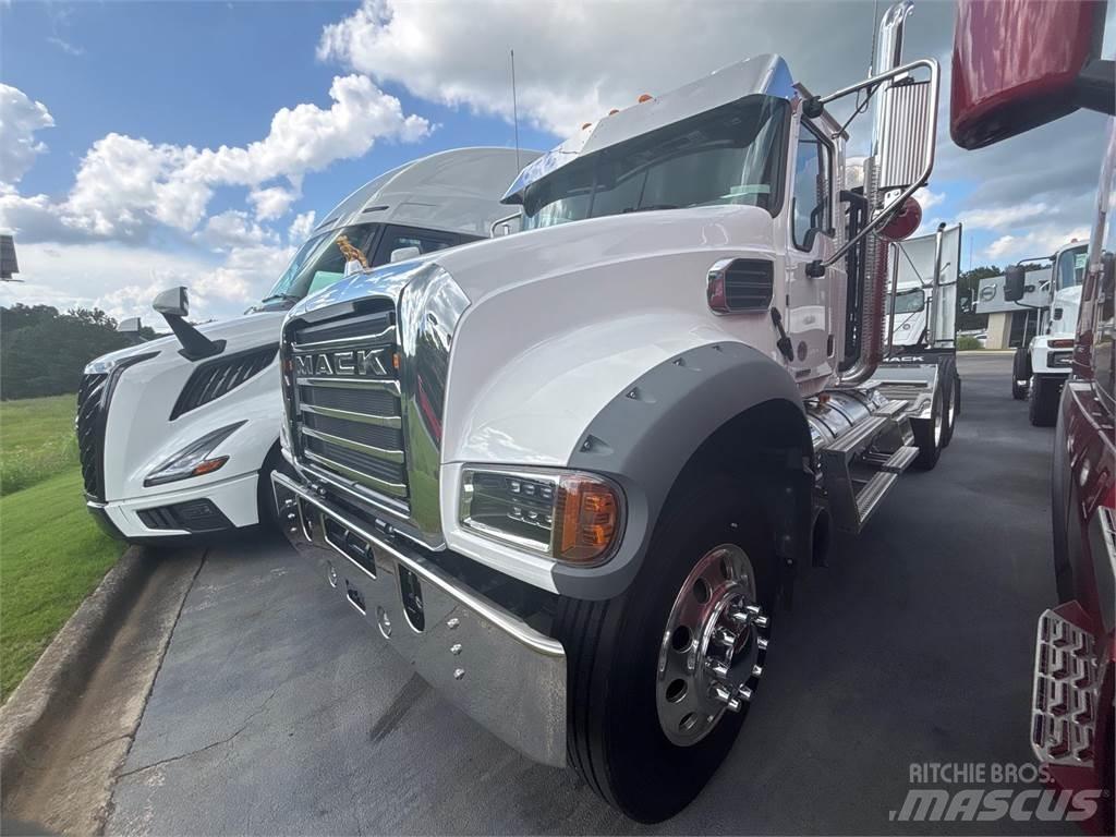 Mack GR64FT 牵引车