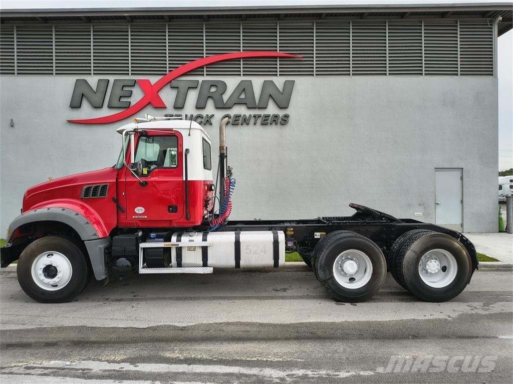 Mack GR64FT 牵引车