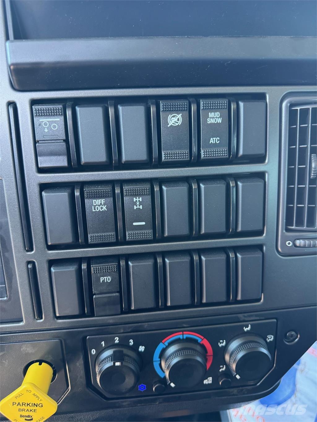 Mack GR84FR 自卸式货车