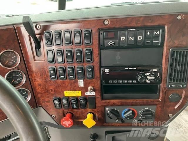 Mack GU800 平板车