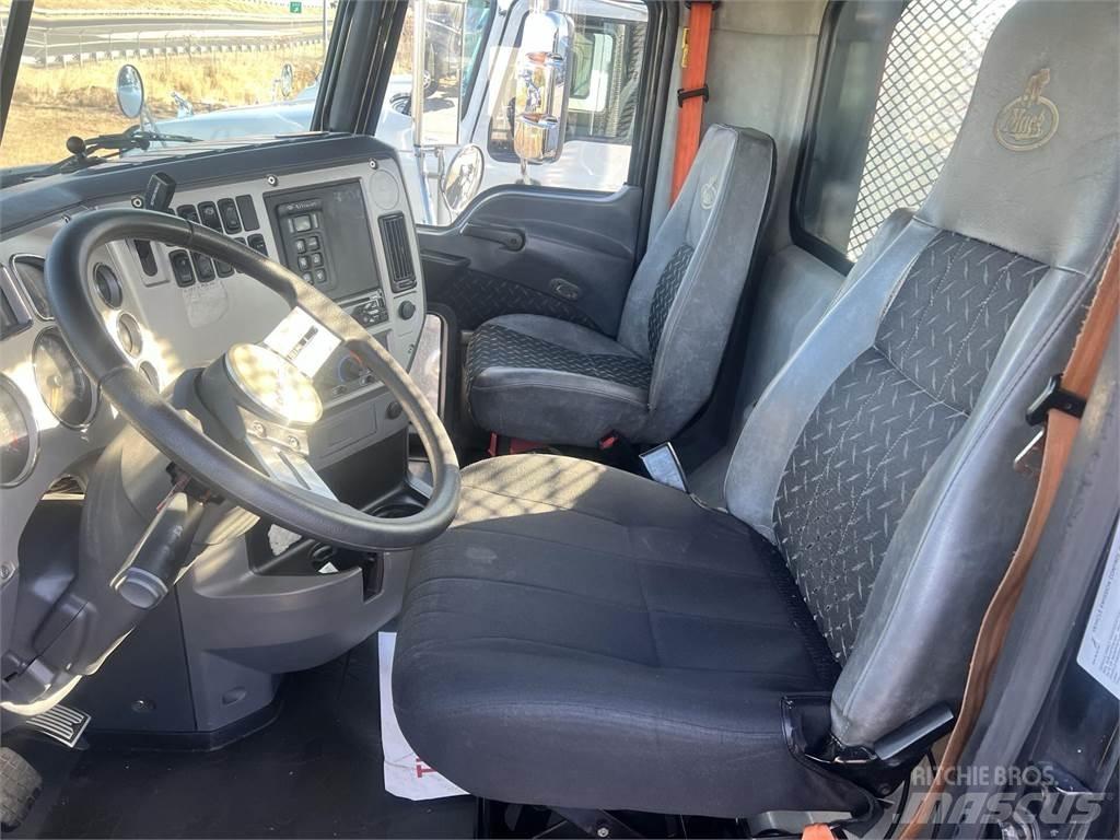 Mack GU813 其他货车