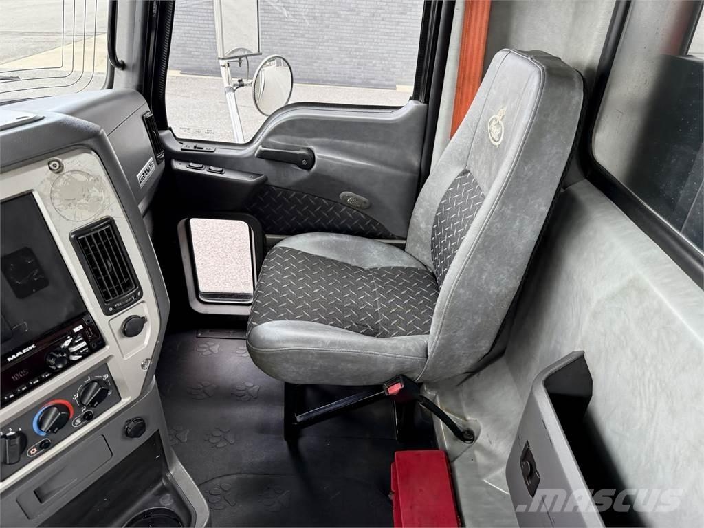 Mack GU813 其他货车