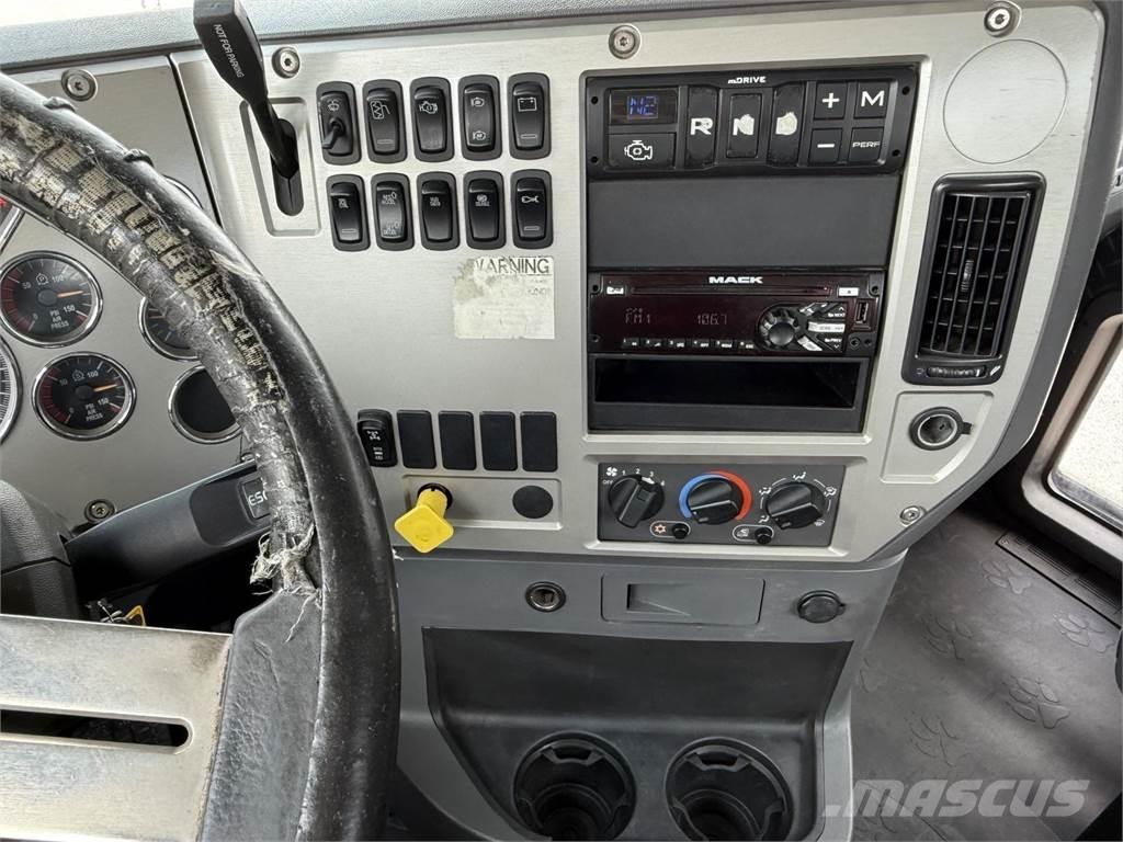 Mack GU813 其他货车